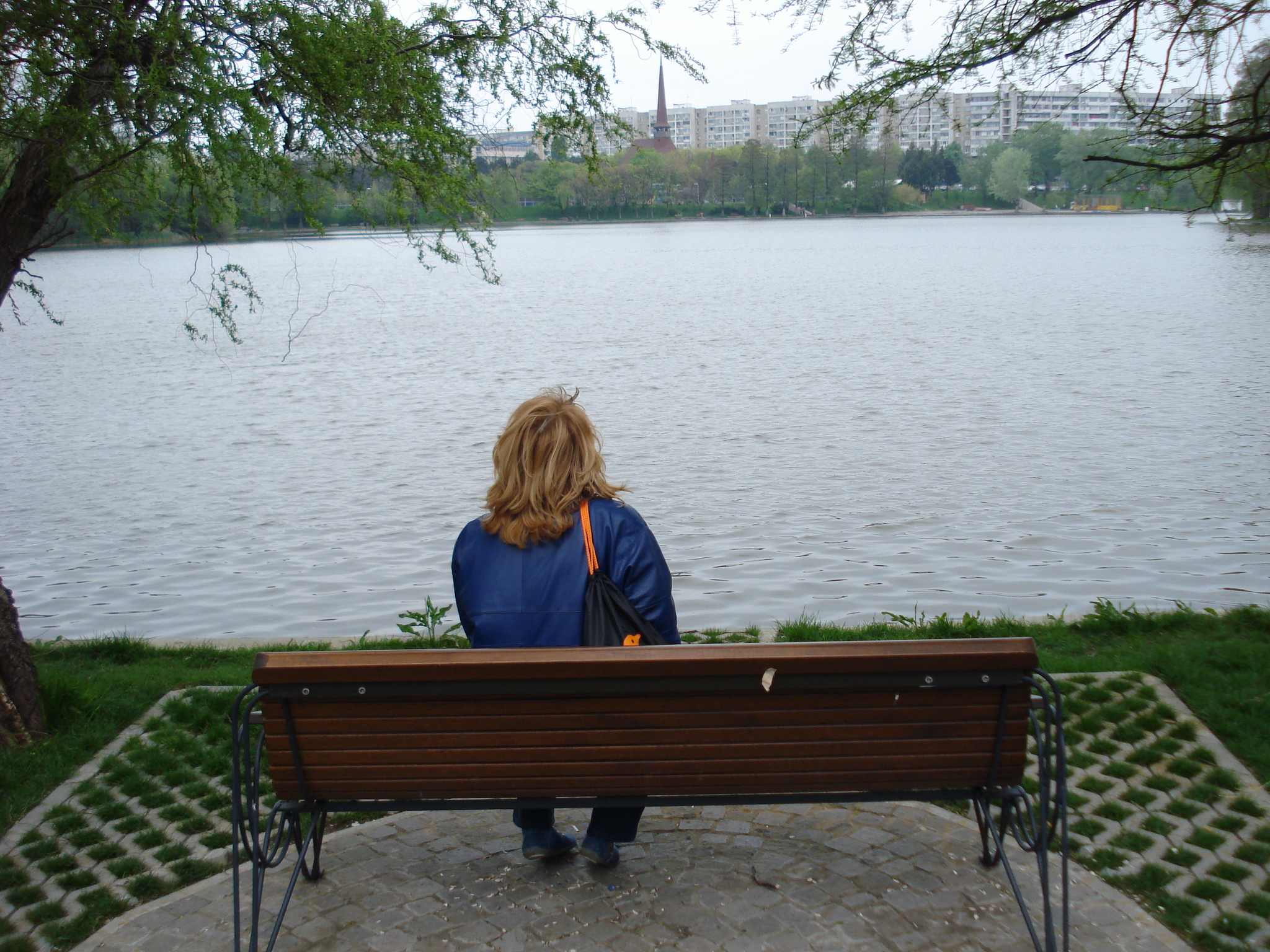 București: Misterul apei roșii din lacul IOR, descifrat