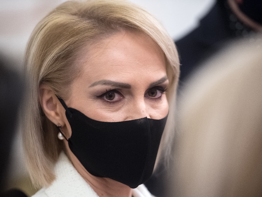 Senatorul Firea vrea să afle care este situația producției de măști de protecție din România