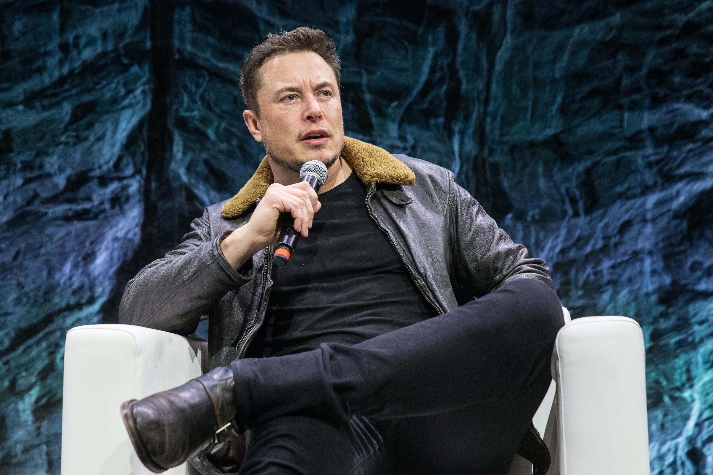 Ce s-a întâmplat cu frenezia Elon Musk: Tesla a scăzut cu 21% pe burse în ultimele cinci zile. Declin de peste 250 de miliarde de dolari în doar o lună
