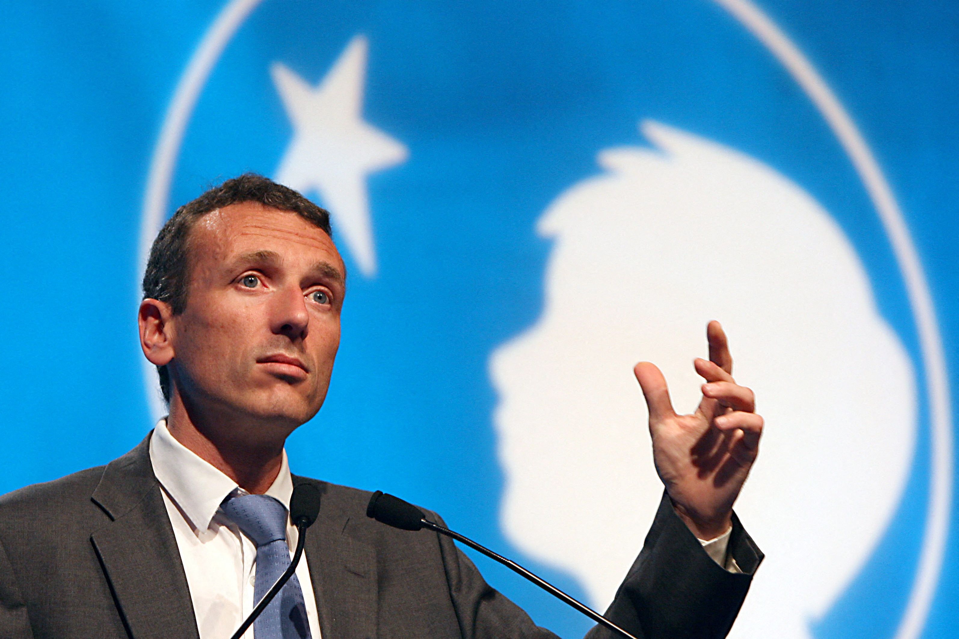 Boardul Danone l-a dat afară pe CEO-ul Emmanuel Faber, de vreme ce vânzările și ritmul de creștere nu au reușit să țină pasul cu rivalii companiei. Acțiunile, pe plus cu peste 4%
