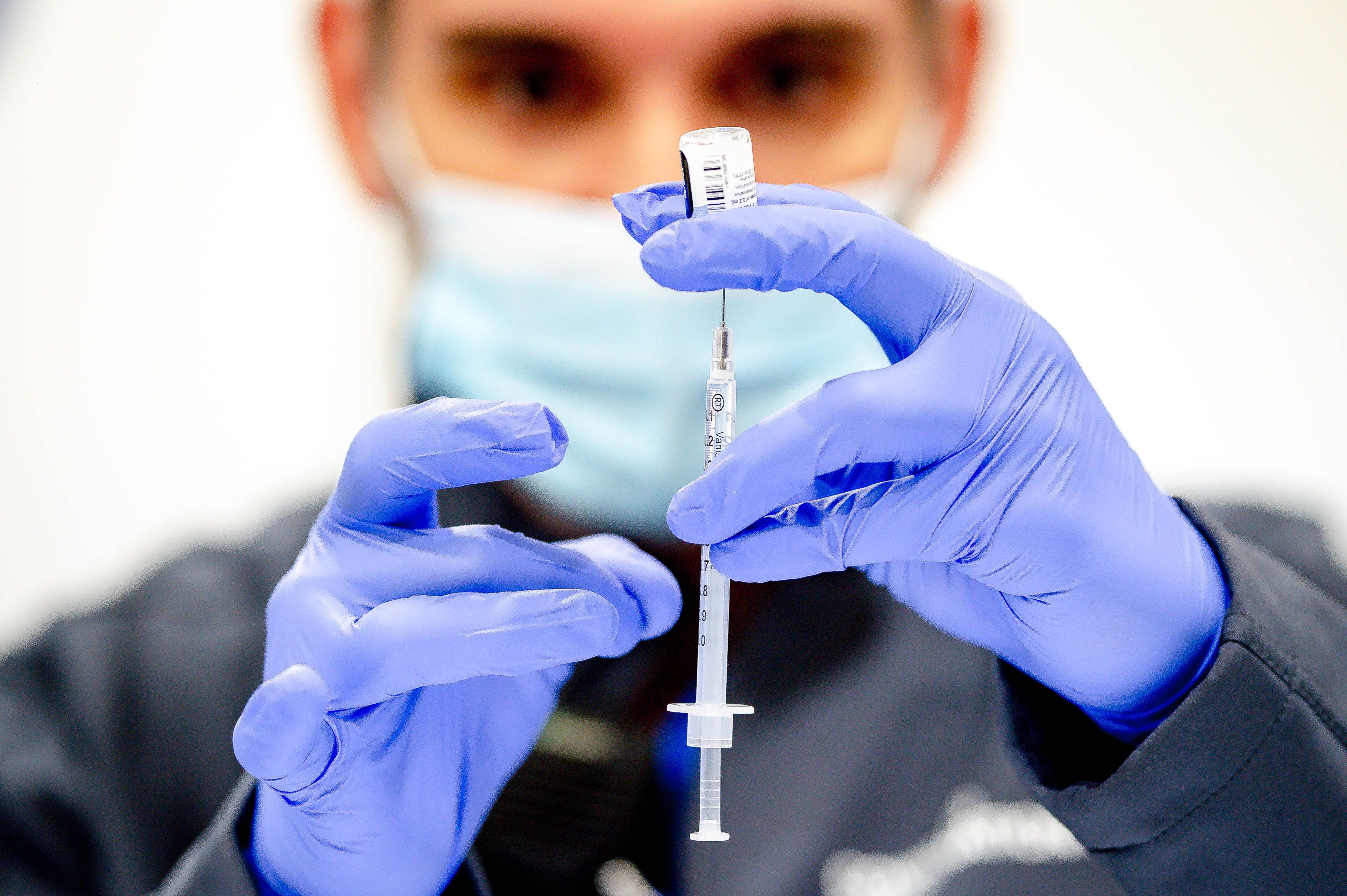 Se pot câștiga 15.000 lei pe lună din vaccinare. Cum poți obține acești bani