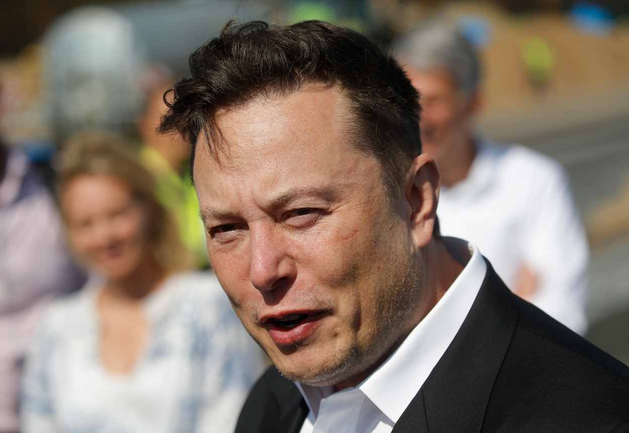 Elon Musk își retrage oferta de a vinde unul din tweet-urile sale ca NFT