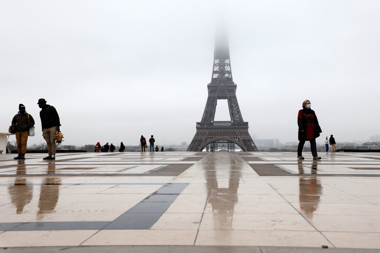 Pierderi de 15,5 miliarde de euro în Paris, din cauza diminuării numărului turiștilor străini
