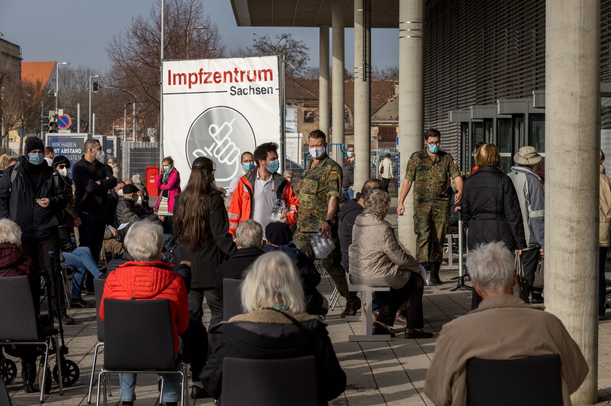 Germania, văzută la un moment dat drept un model în combaterea coronavirusului, nu reușește să își păstreze titlul de-a lungul pandemiei: „Până și Marocul vaccinează mai repede”