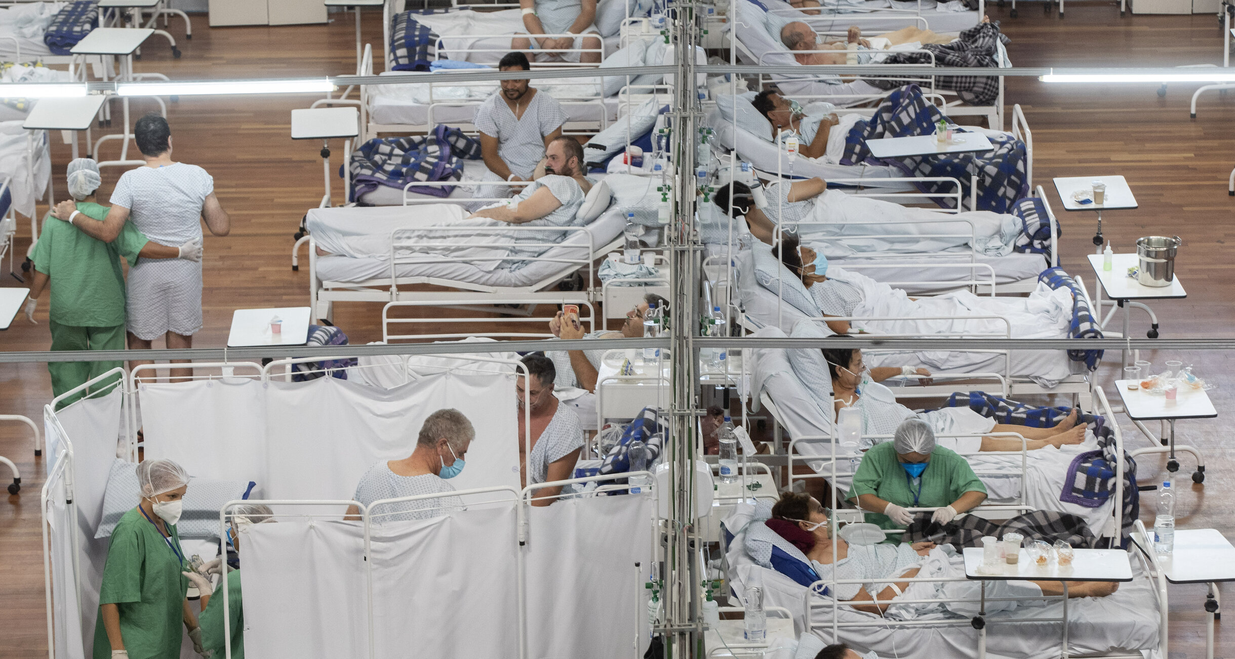 „Țara care a devenit un cimitir”, a înregistrat, în premieră, peste 100.000 de cazuri noi și  2.777 de decese de Covid în 24 de ore