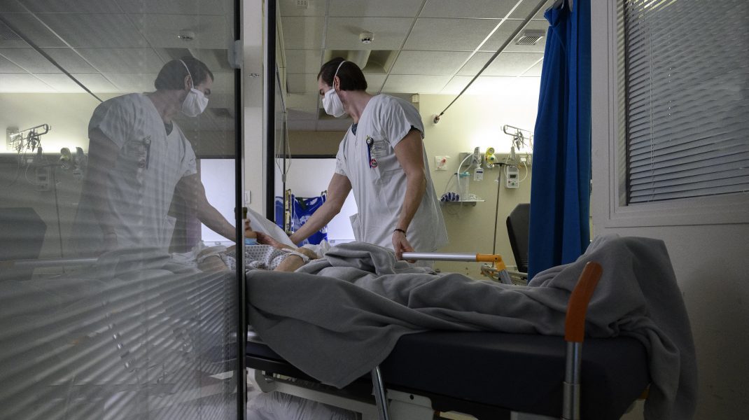 STUDIU. Categoria de persoane cu șanse mai mari să se reinfecteze cu Covid-19 după ce au trecut deja prin boală