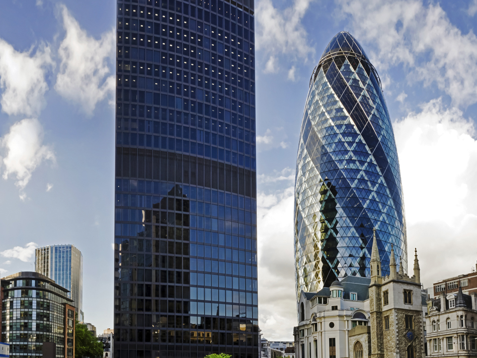 Întoarcerea la birou: Sute de bancheri JPMorgan și Goldman Sachs s-au întors la birourile londoneze odată cu relaxarea restricțiilor din Marea Britanie