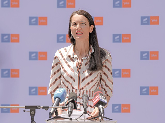 Programul de lucru la bugetari: Vineri după ora 14.00 nu-ți mai răspunde nimeni la telefon