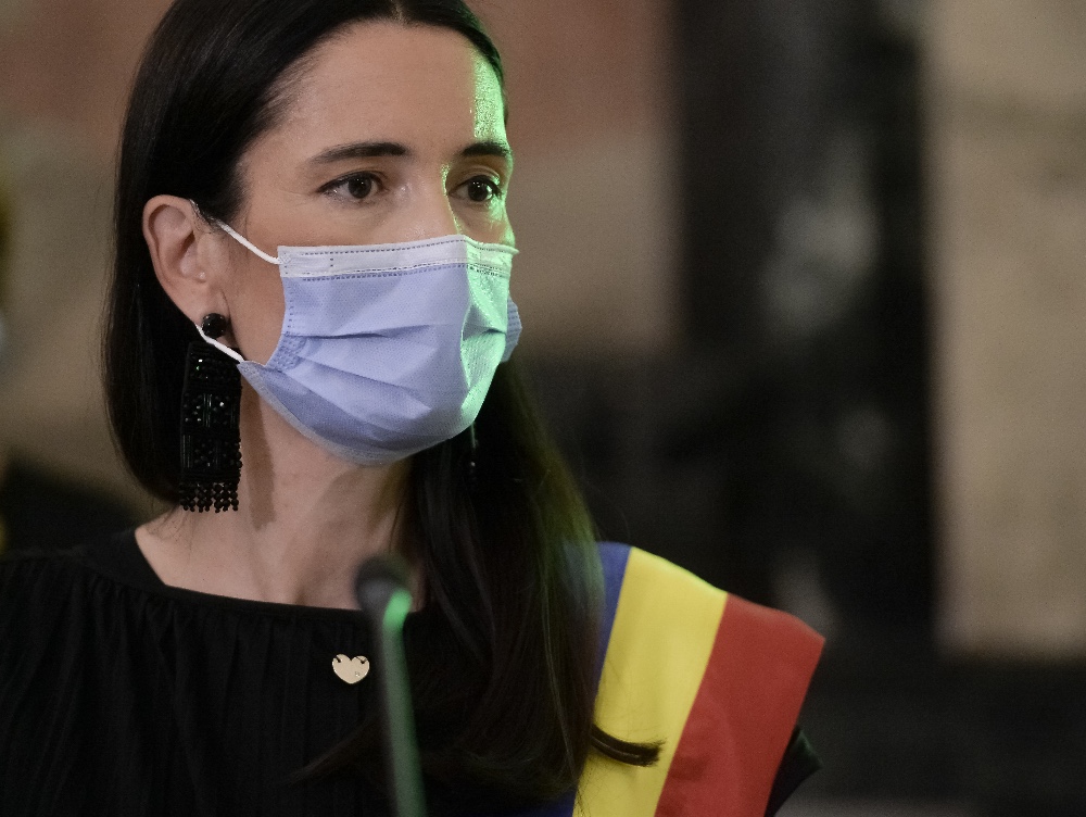 Clotilde Armand: Un premier care se supără, un liberal care ne trimite acasă când vrem reforme