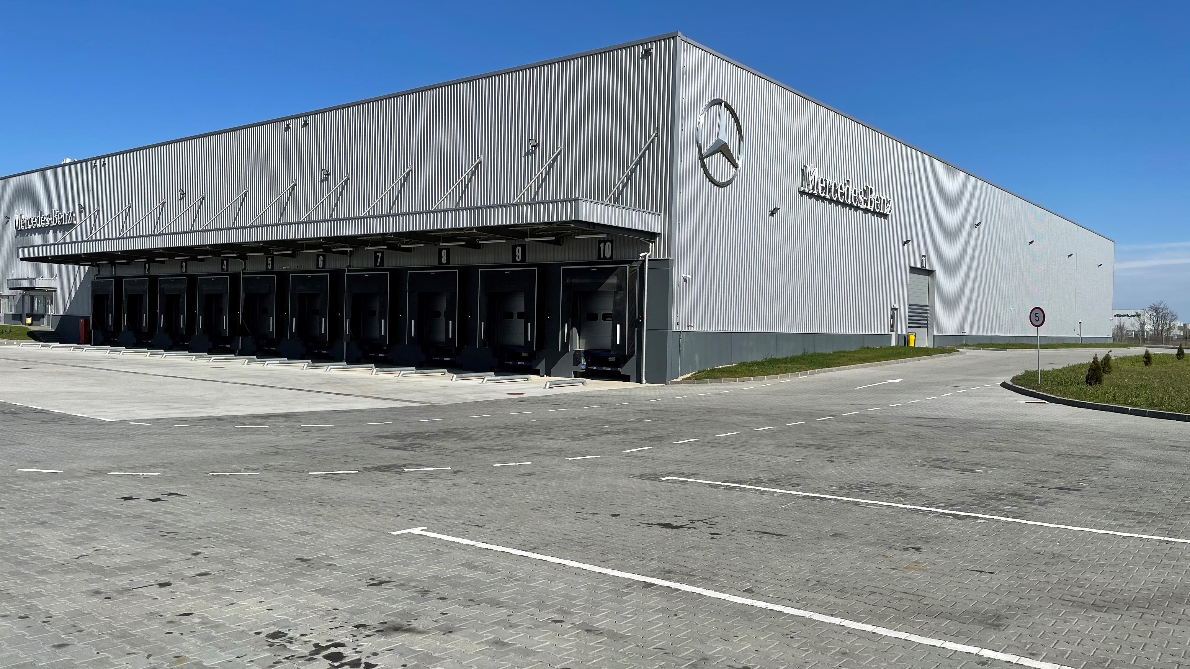 Mercedes-Benz România deschide un nou centru de logistică în apropierea Capitalei. Ce divizii va deservi noua unitate