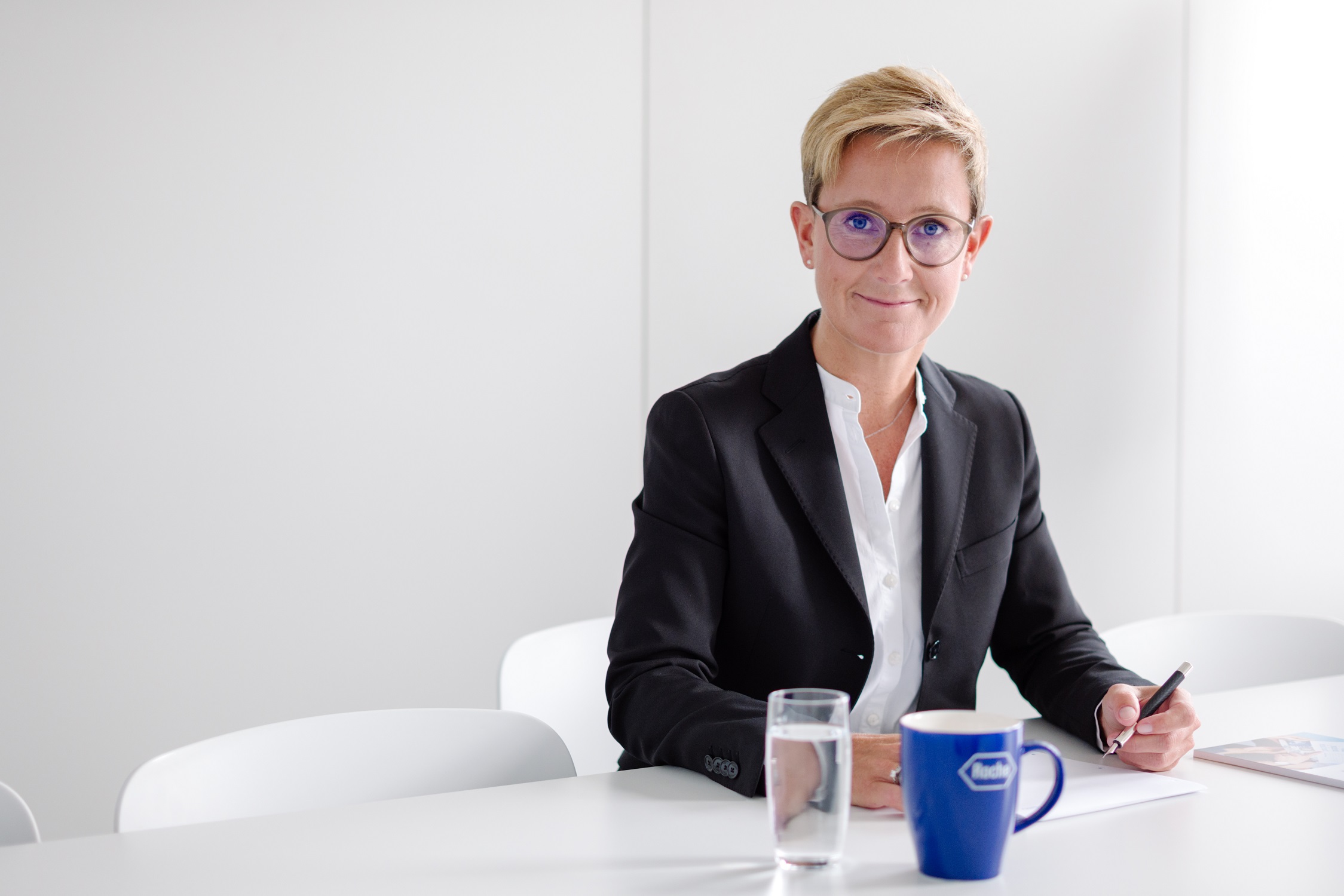 Elvețienii de la Roche au numit-o pe Claudia Fleischer, de profesie farmacist, în fruntea operațiunilor din România