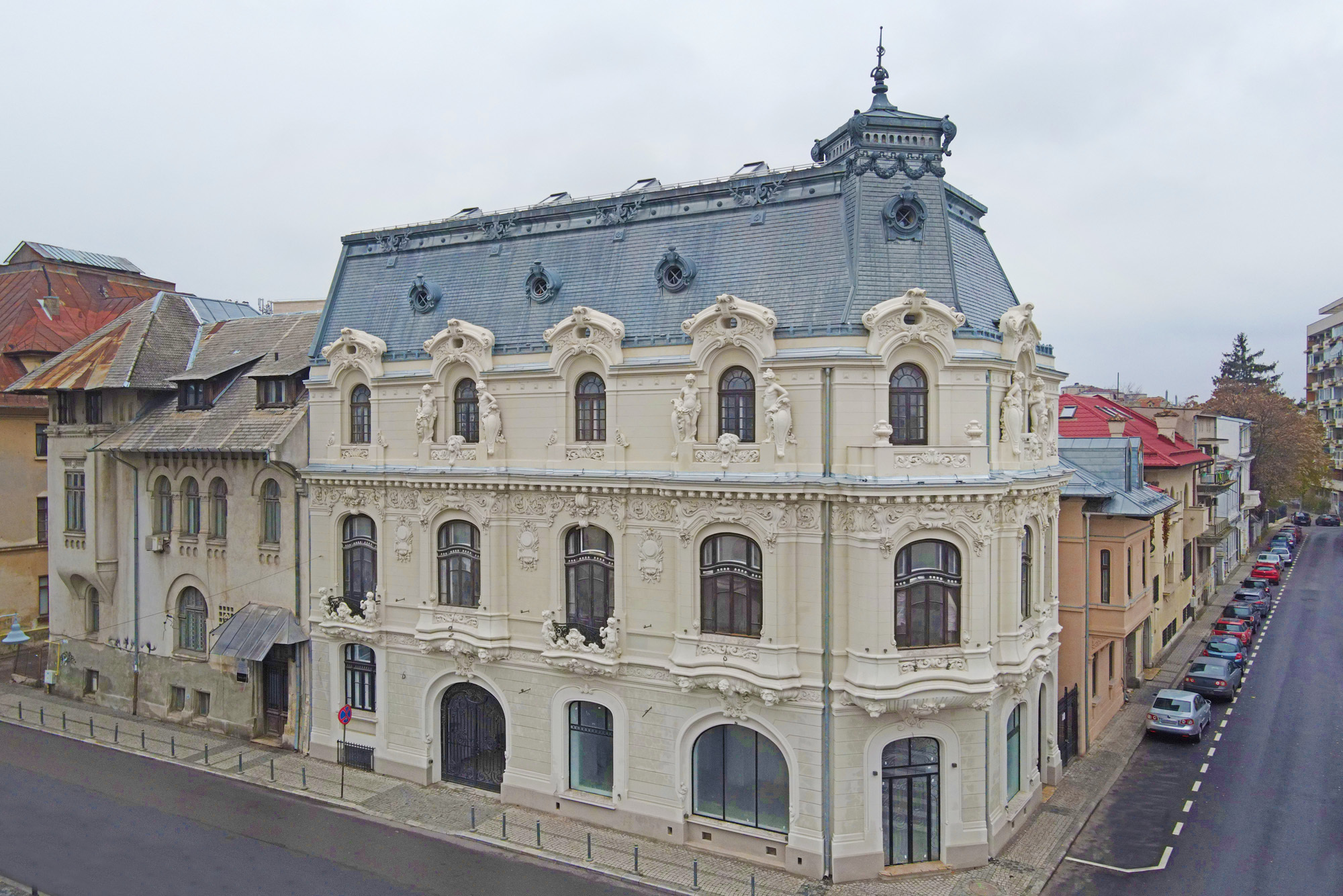 Cât costă casa celebrei Mița Biciclista, curtată de cei mai influenți bărbați din secolul trecut. Regele Ferdinand și chiar Regele Manuel al Portugaliei ar fi admirat frumusețea ei