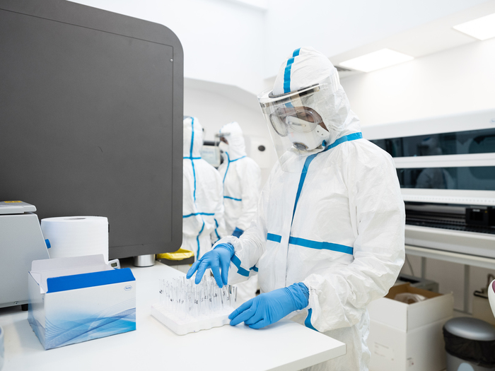 Studiu Regina Maria:Mai puțin de jumătate dintre persoanele care au avut Covid19 mai prezintă anticorpi la 6 luni de la vindecare, față de 79% după primele 3 luni. Patru din 10 pacienți au continuat să prezinte simptome post-vindecare