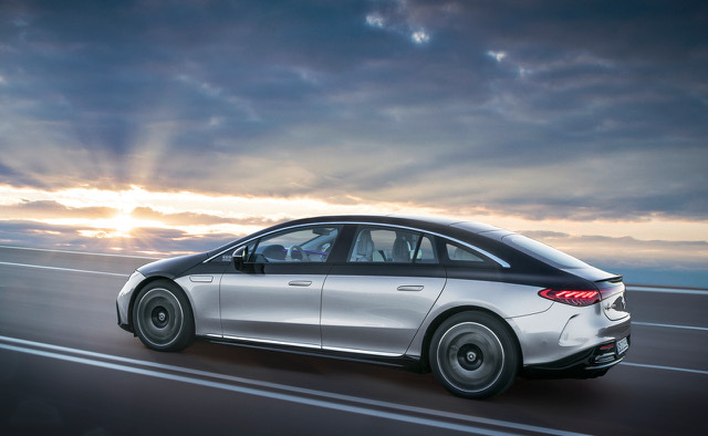 Mercedes lansează noul EQS, prima limuzină electrică din segmentul luxury, într-un nou efort către atingerea unei amprente neutre de carbon