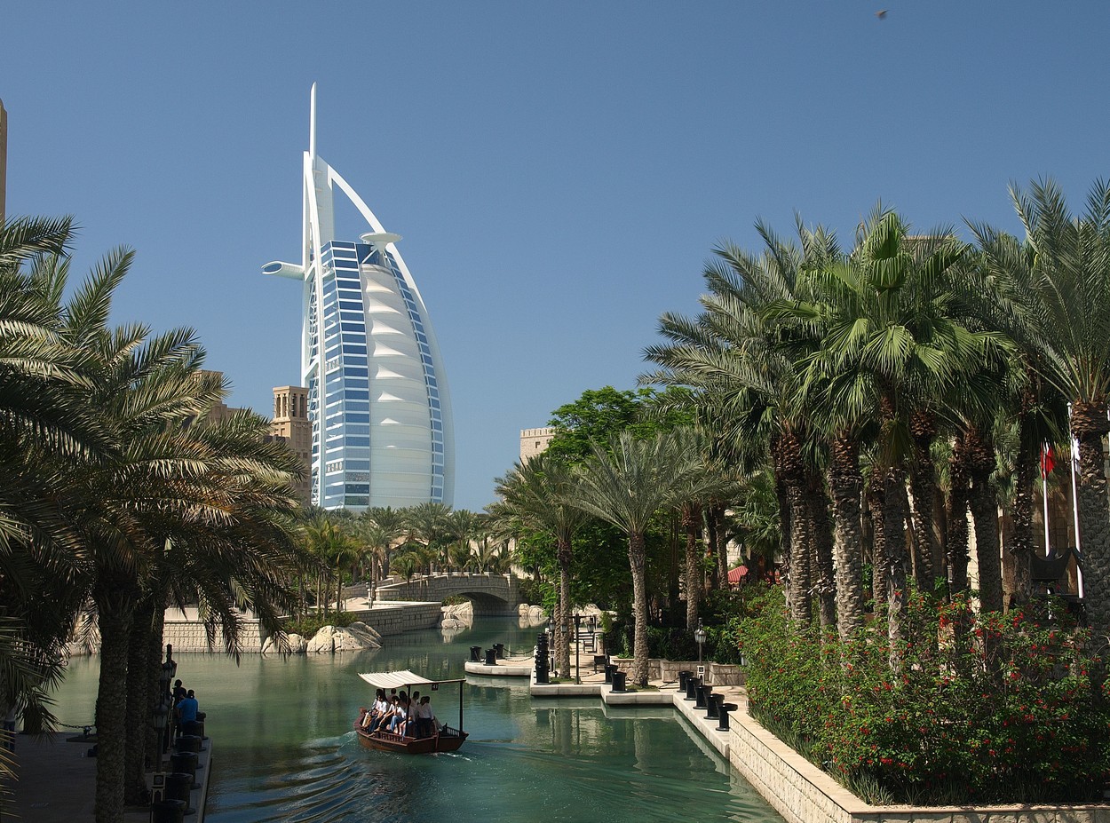 Dubaiul devine o destinație tot mai preferată de români: Cât costă o vacanță de o săptămână în emirat
