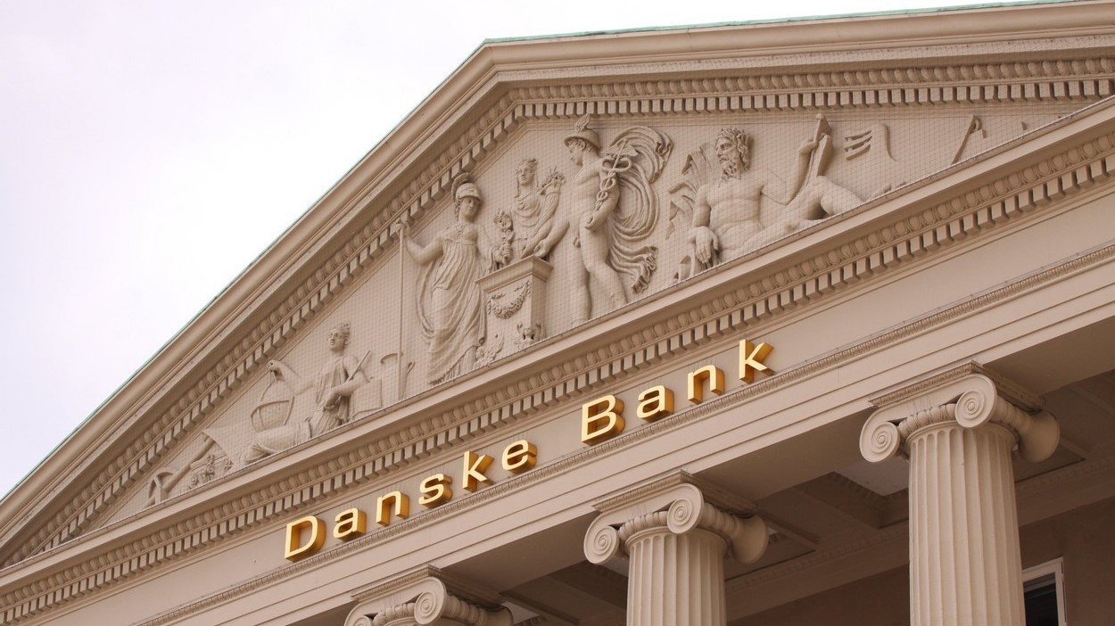 Încă un scandal zguduie sistemul bancar european: Șeful celei mai mari bănci din Danemarca este forțat să plece după o investigație de spălare de bani