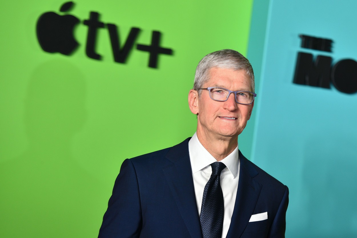 CEO-ul Apple Tim Cook, noi indicii despre prima mașină autonomă din istoria companiei. Ce crede despre Elon Musk și Tesla