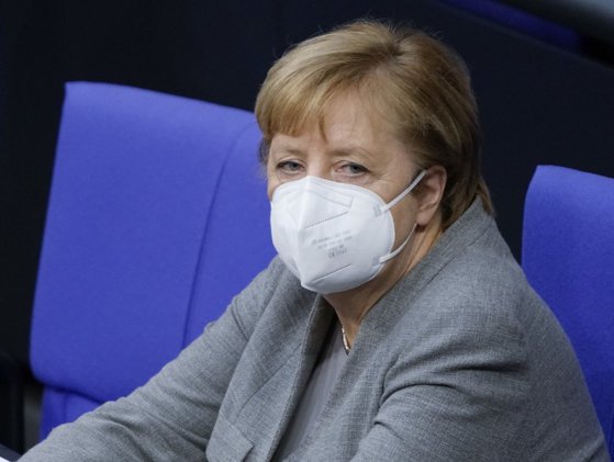 Angela Merkel a discutat cu Vladimir Putin despre amplificarea tensiunilor în estul Ucrainei