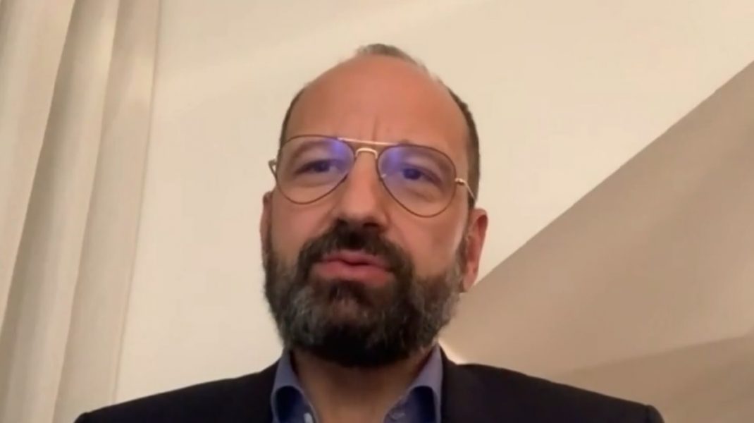 Cine este medicul român decorat de Emmanuel Macron care ar putea prelua ministerul Sănătății