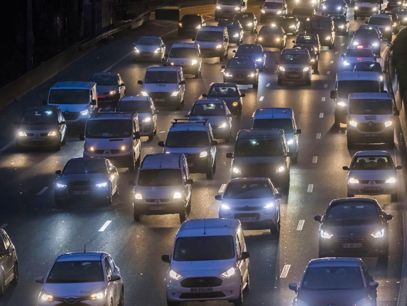 Penuria de cipuri ar putea costa industria auto 110 miliarde de dolari, iar producția a 4 milioane de vehicule riscă să fie pierdută: „Criza a fost exacerbată de evenimente care, în mod normal, reprezintă o serie simplă de obstacole”