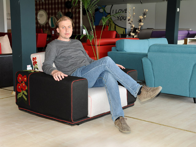 Antreprenori locali. Famila Cotoi și-a crescut de nouă ori profitul la fabrica de mobilier tapițat Mobila Dalin din Reghin. Ponderea vânzărilor la export ajunge la aproximativ 25% din cifra de afaceri a companiei