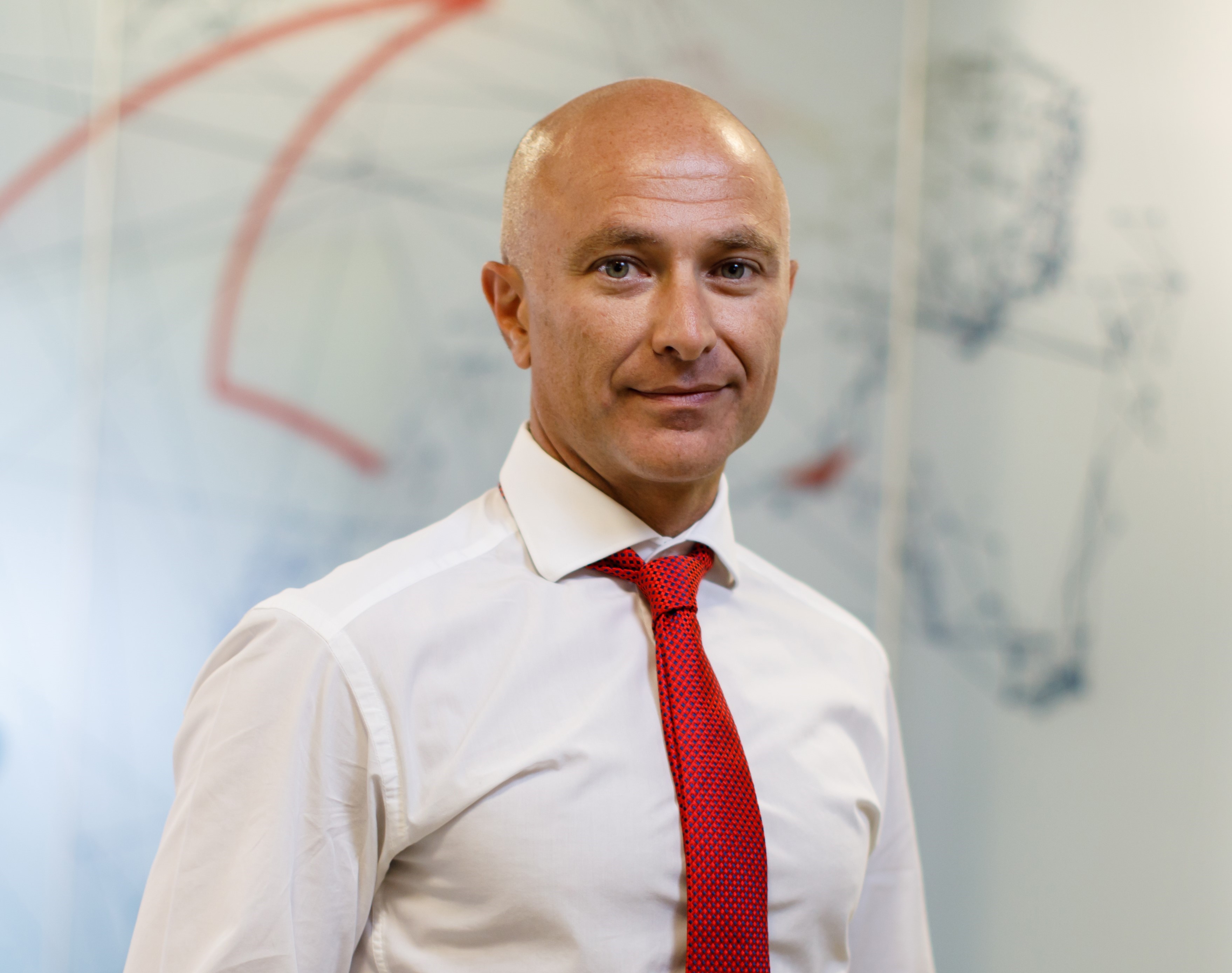 Vodafone numește un nou șef pentru România: Achilleas Kanaris, care conduce în prezent operațiunile grupului din Albania, o înlocuiește de la 1 iulie pe Murielle Lorilloux, care preia funcția de Vodafone Business Unit Director pentru Europa, Turcia și Egipt