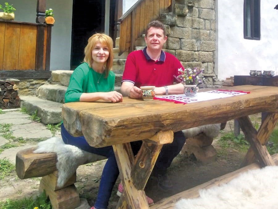 Cum au reușit doi români să transforme o casă ridicată în timpul Primului Război Mondial într-o afacere de familie. Conacul e vizitat acum de turiști din toată lumea