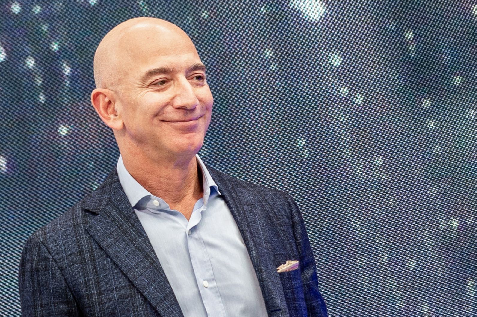 Jeff Bezos, cel mai bogat om al planetei, a vândut acțiuni Amazon în valoare de 2,5 miliarde de dolari