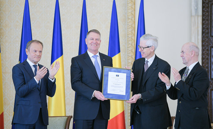 Nikolaus von Liechtenstein, tatăl prințului care a ucis ursul din Covasna, l-a decorat pe Iohannis