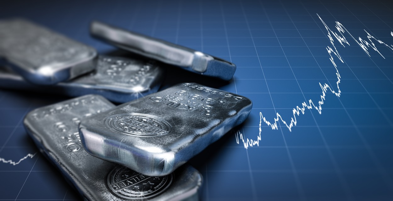 Prețul argintului, în creștere cu 70% de-a lungul ultimului an: Experții se așteaptă la o serie de rezultate puternice odată cu redeschiderea economiei mondiale