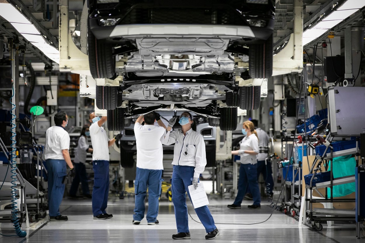 Volkswagen, cel mai mare angajator privat din Europa, spune că nu se află în situația în care să crească salariile angajaților: „Nu am observat indicatori de tensiune în ceea ce privește inflația din piețele noastre”
