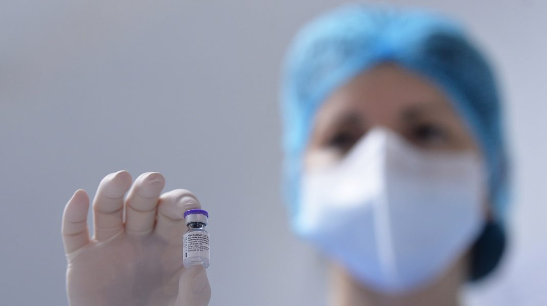 Cât vor plăti românii pentru vaccinul anti-COVID? Un document ajuns în presă arată cu cât îl cumpără UE de la Pfizer