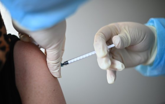 Harta locurilor disponibile pentru vaccinare: Cum arată situația locurilor libere în acest moment, câți oameni sunt înscriși pe listele de așteptare pentru imunizarea cu Pfize, Moderna și AstraZeneca