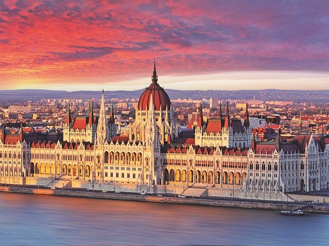 Dintr-o dată, lucrurile se schimbă. Investitorii s-au luat la trântă cu băncile centrale din Europa de Est pentru a le forța să frâneze inflația și să majoreze dobânzile. În Ungaria, Polonia, Cehia și România inflația crește peste așteptări