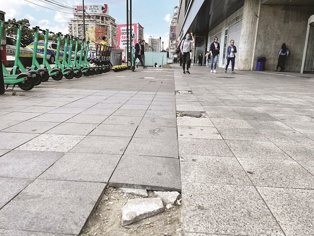 Bucureștiul întâmpină suporterii de la partidele Euro 2020 cu trotuare degradate în Piața Unirii