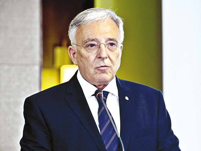 Familia guvernatorului BNR a încasat anul trecut 5 milioane lei din producția de vin: Compania Măr SRL, deținută de familia Isărescu, și-a majorat veniturile cu 26%