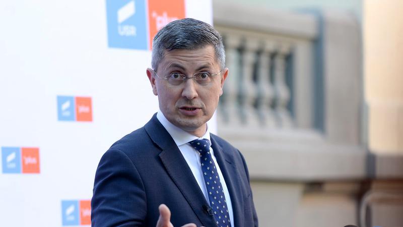 Dan Barna cere PNL și UDMR să voteze eliminarea pensiilor speciale pentru primari