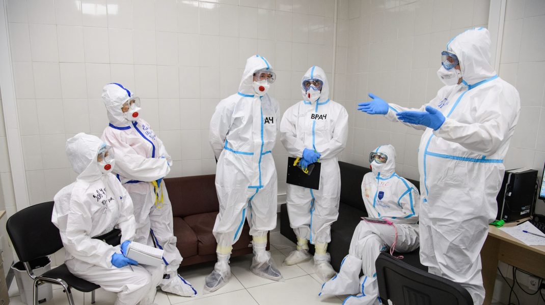 Peste 350 de medici din Indonezia s-au infectat cu COVID-19, deși erau vaccinați. Unii dintre ei au fost internați și au avut nevoie de oxigen