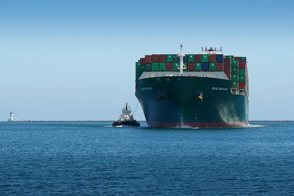 Noile focare de Covid din China amenință transporturile principalului port din SUA. Cel mai mare transportator maritim din lume spune că întârzierile sunt mult mai grave decât cele create de blocarea Canalului Suez