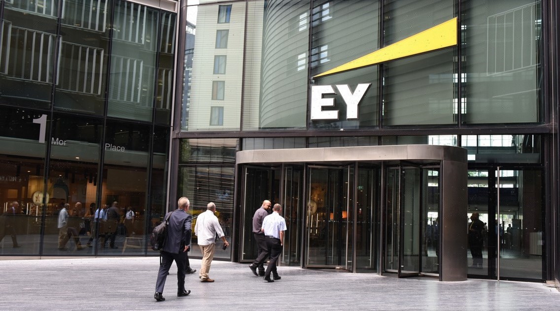 Restructurările EY din Europa provoacă un val de temeri cu privire la daunele pe care le-a generat scandalul Wirecard: Cea mai mare bancă din Germania ar putea renunța la serviciile firmei de audit