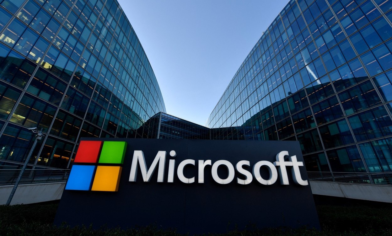 Microsoft extinde portofoliul de soluții dedicate modului de lucru hibrid: „La baza acestor inovații stau cercetările în domeniul colaborării virtuale, derulate de-a lungul deceniilor, iar pandemia a creat un cadru care a impus o regândire și o reorganizare a muncii în această direcție”