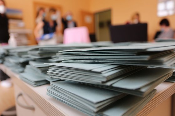 Una spun și alta fac. Doar 21% din autorități au respectat legislația privind achizițiile publice de hârtie ecologică