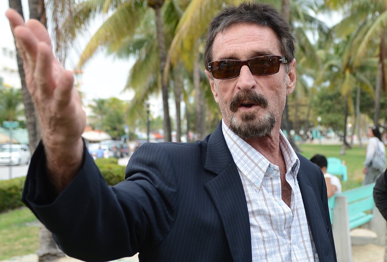 Istoria zbuciumată și fascinantă a lui John McAfee, controversatul magnat în securitate digitală care și-a pierdut aproape întreaga avere în timpul crizei financiare din 2008. El a fost care a fost găsit mort zilele trecute într-un penitenciar din Spania