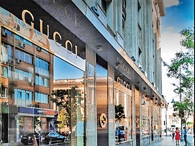 Luxul, imun la pandemie: magazinul Gucci de la parterul hotelului Athénée Palace Hilton din București și-a majorat vânzările cu 10% în 2020