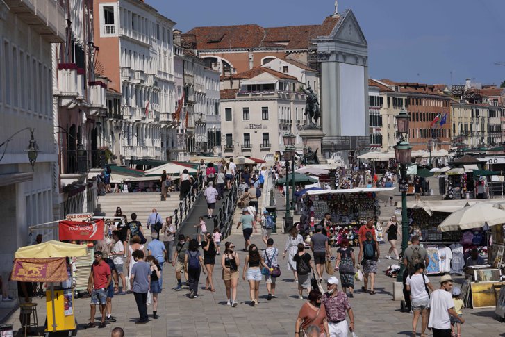 A doua vară în era COVID, în Italia. Certificatul digital ar trebui să devină obligatoriu
