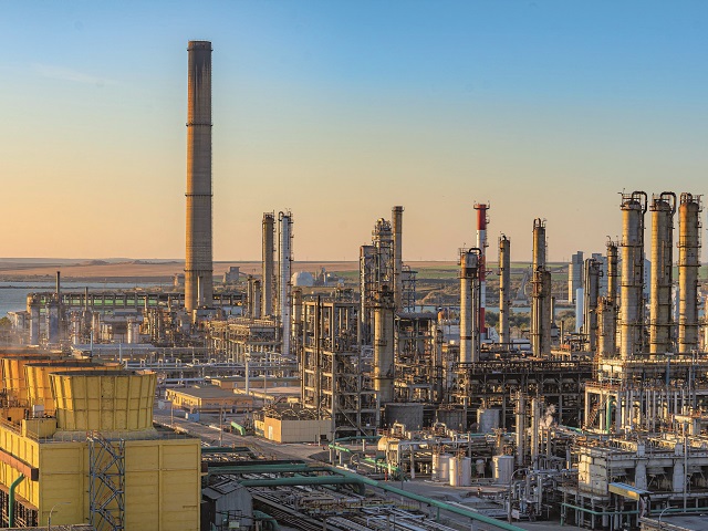 Ce fac acțiunile Rompetrol Rafinare, operatorul Petromidia, după explozia de vineri de la Năvodari