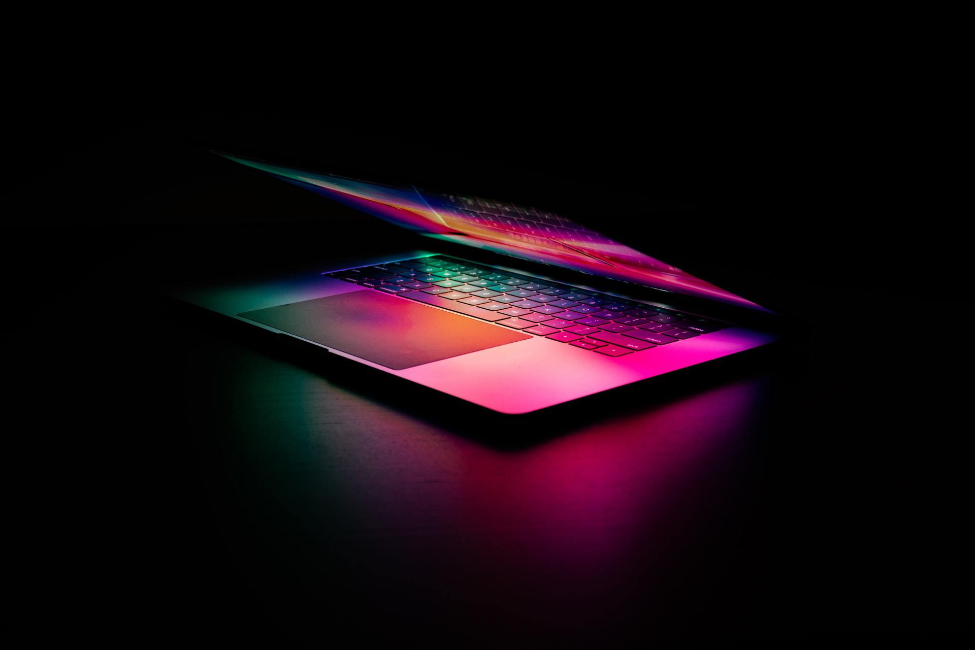(P) Tot ce trebuie să știți despre noul MacBook Pro