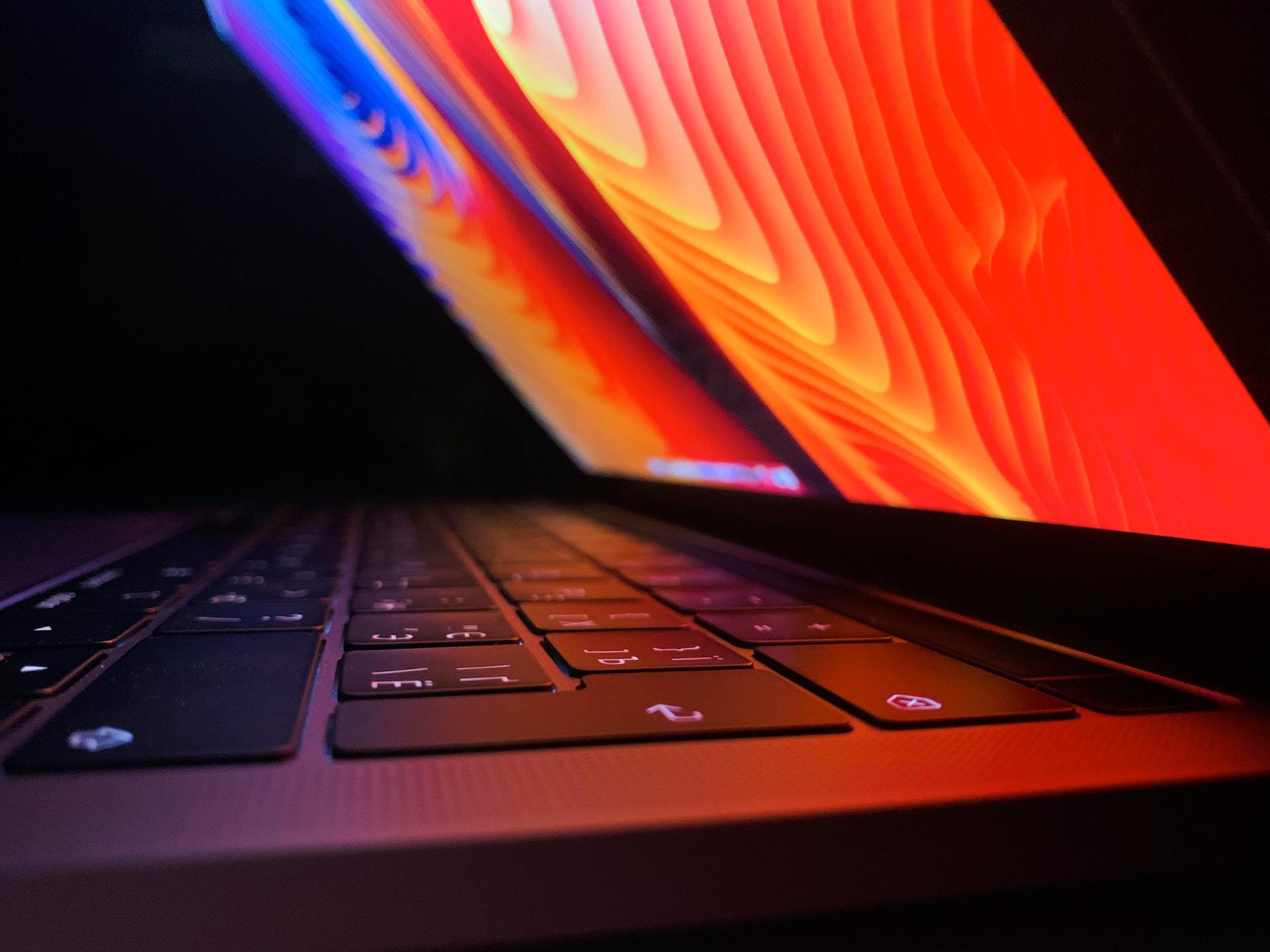 (P) Când lansează Apple un nou MacBook Pro și de ce merită să așteptați
