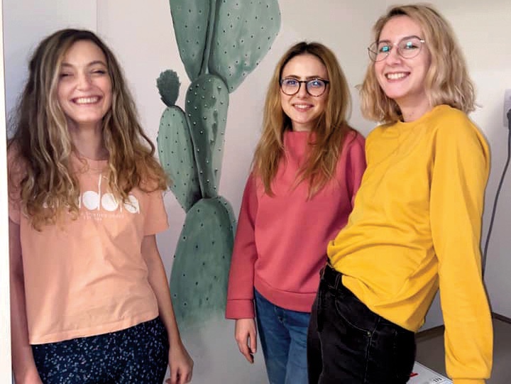 Cum și-au transformat trei tinere talentul și pasiunea într-o afacere coloratã