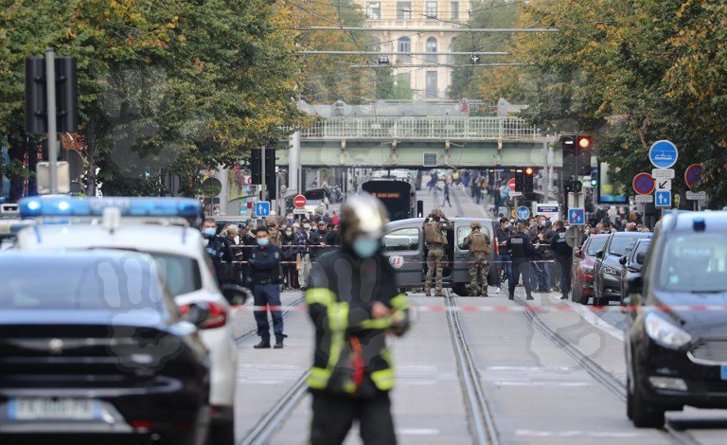 Proteste antivaccinare în orașe din Franța. Violențe cu forțele de ordine la Paris